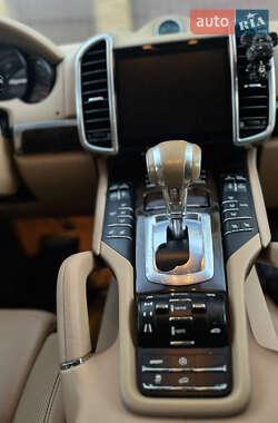 Позашляховик / Кросовер Porsche Cayenne 2012 в 