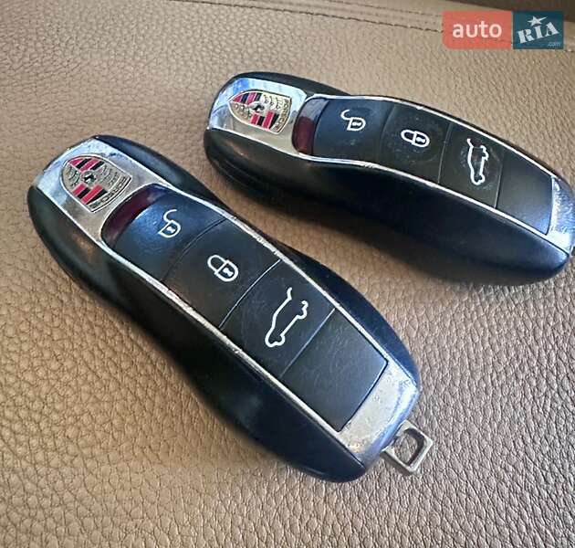 Позашляховик / Кросовер Porsche Cayenne 2014 в Києві