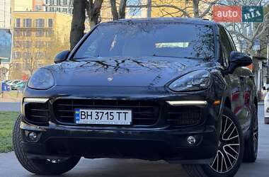 Внедорожник / Кроссовер Porsche Cayenne 2015 в 