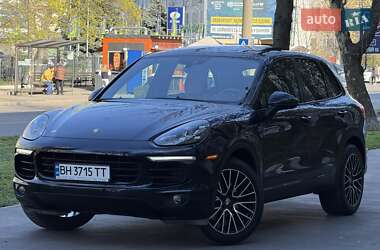 Внедорожник / Кроссовер Porsche Cayenne 2015 в 