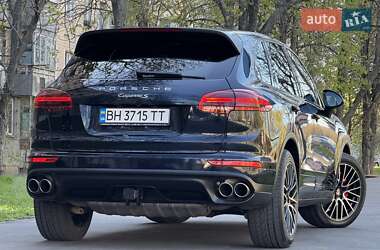 Внедорожник / Кроссовер Porsche Cayenne 2015 в 