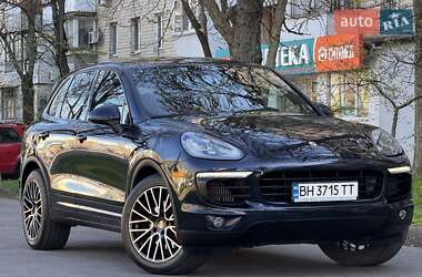 Внедорожник / Кроссовер Porsche Cayenne 2015 в 
