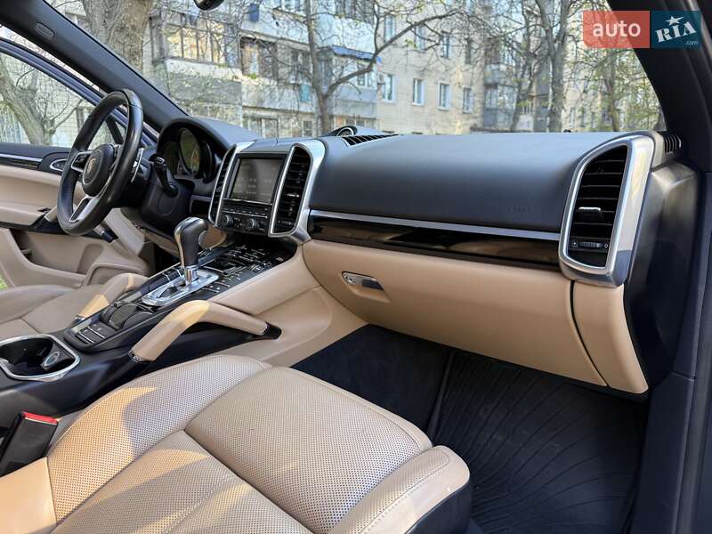 Внедорожник / Кроссовер Porsche Cayenne 2015 в Одессе