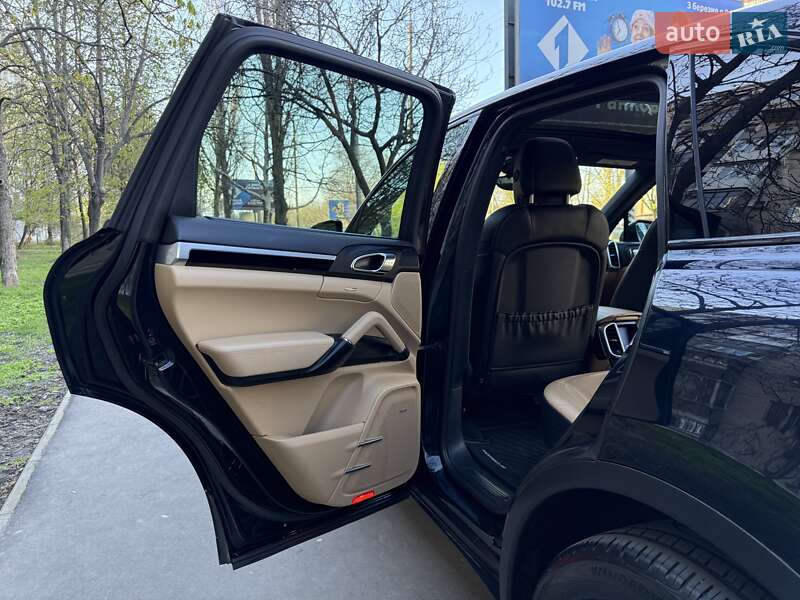 Внедорожник / Кроссовер Porsche Cayenne 2015 в Одессе