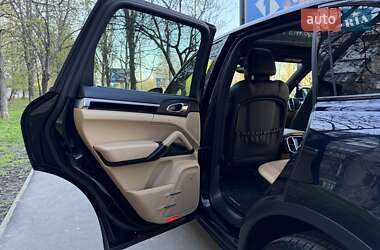 Внедорожник / Кроссовер Porsche Cayenne 2015 в 