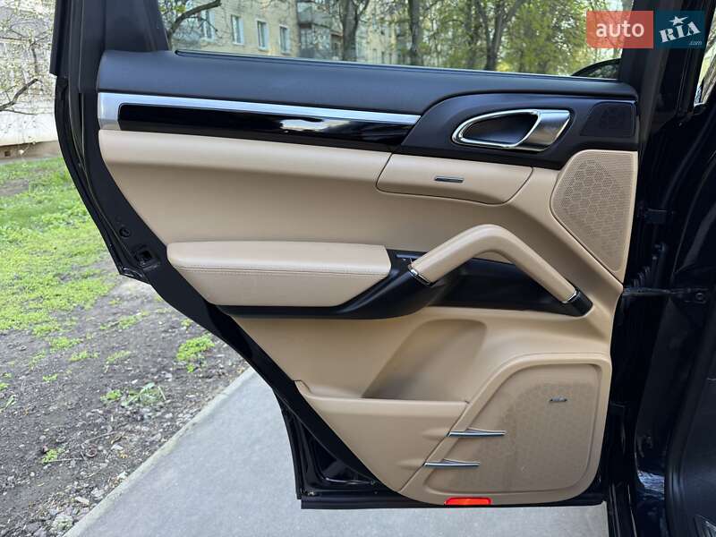 Внедорожник / Кроссовер Porsche Cayenne 2015 в Одессе