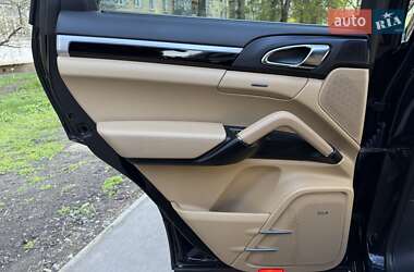 Внедорожник / Кроссовер Porsche Cayenne 2015 в 