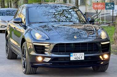 Внедорожник / Кроссовер Porsche Cayenne 2015 в 