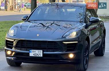 Внедорожник / Кроссовер Porsche Cayenne 2015 в 