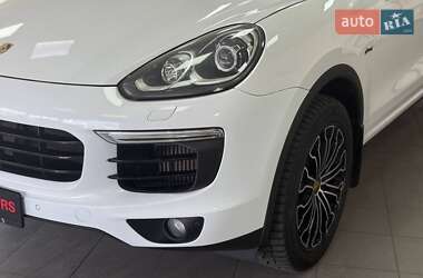 Внедорожник / Кроссовер Porsche Cayenne 2015 в 