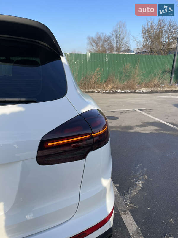 Внедорожник / Кроссовер Porsche Cayenne 2015 в Киеве