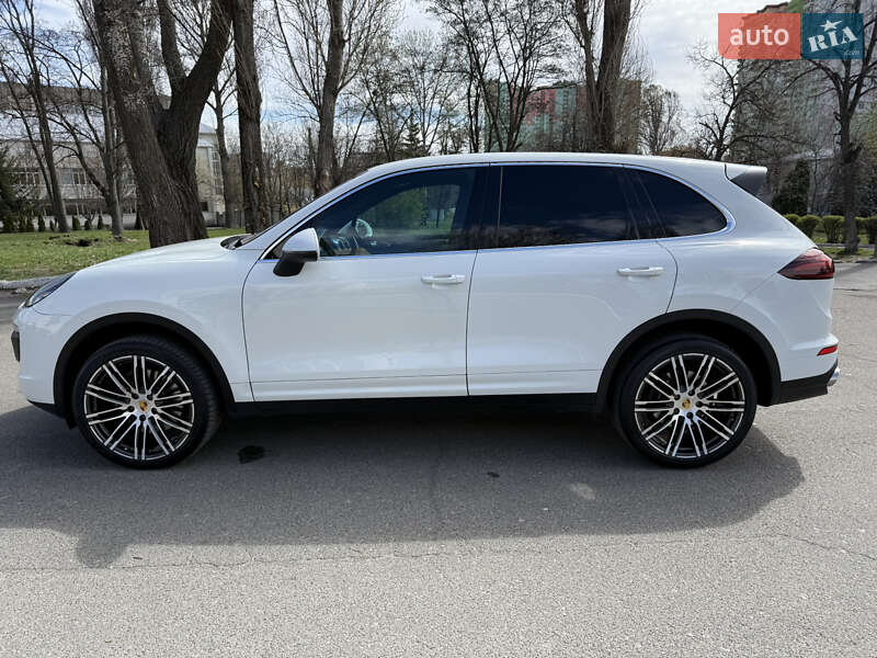 Внедорожник / Кроссовер Porsche Cayenne 2015 в Киеве