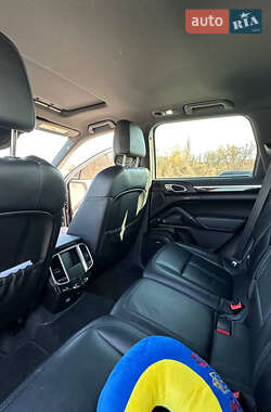 Внедорожник / Кроссовер Porsche Cayenne 2012 в 
