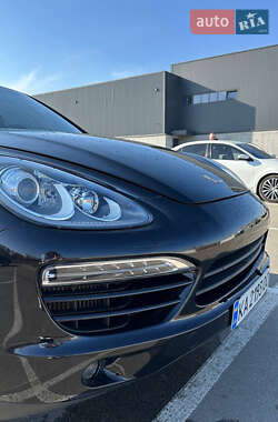 Внедорожник / Кроссовер Porsche Cayenne 2012 в 