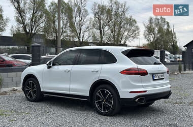 Внедорожник / Кроссовер Porsche Cayenne 2016 в 