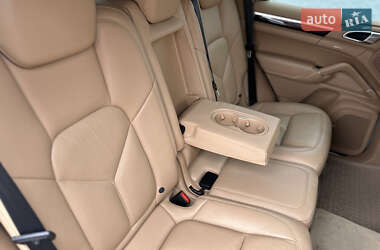 Внедорожник / Кроссовер Porsche Cayenne 2016 в 