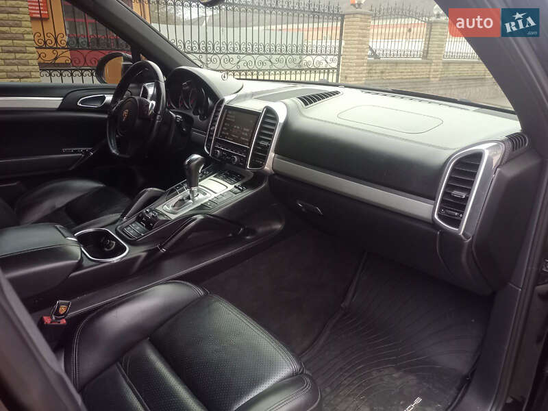 Позашляховик / Кросовер Porsche Cayenne 2010 в Лубнах
