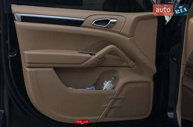 Позашляховик / Кросовер Porsche Cayenne 2012 в 