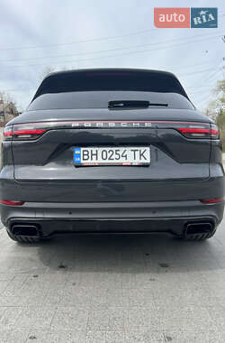 Внедорожник / Кроссовер Porsche Cayenne 2020 в 