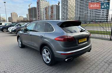 Позашляховик / Кросовер Porsche Cayenne 2015 в 