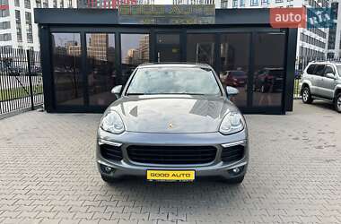 Позашляховик / Кросовер Porsche Cayenne 2015 в 
