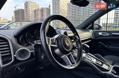 Позашляховик / Кросовер Porsche Cayenne 2015 в 