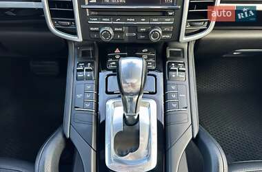 Позашляховик / Кросовер Porsche Cayenne 2015 в 