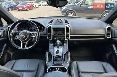 Позашляховик / Кросовер Porsche Cayenne 2015 в 
