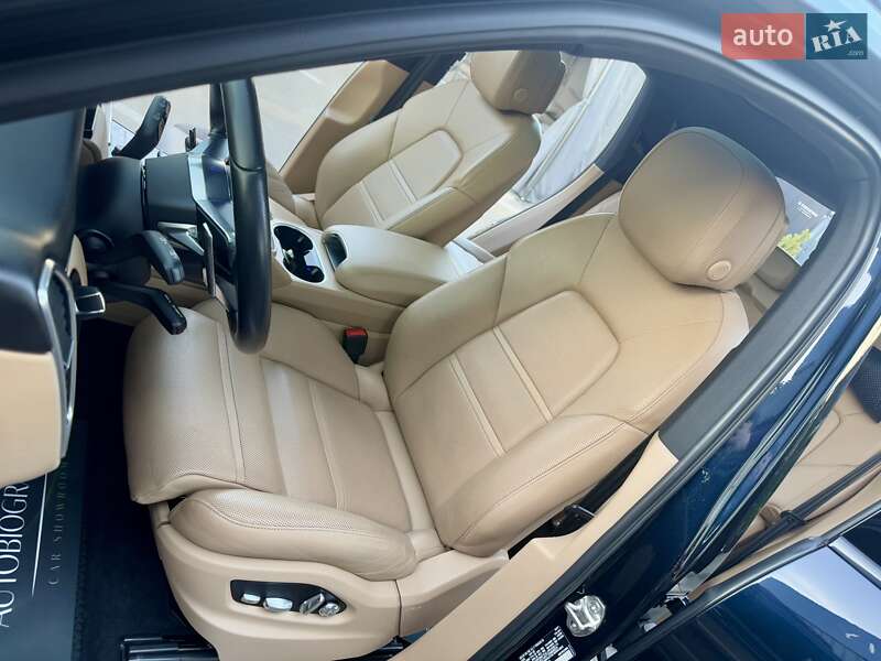 Внедорожник / Кроссовер Porsche Cayenne 2019 в Киеве