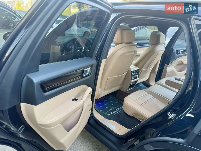 Внедорожник / Кроссовер Porsche Cayenne 2019 в Киеве