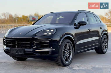 Позашляховик / Кросовер Porsche Cayenne 2023 в 