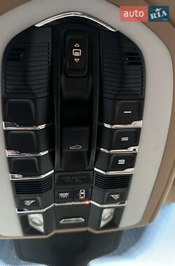 Внедорожник / Кроссовер Porsche Cayenne 2012 в 