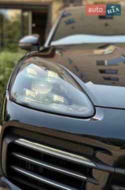 Внедорожник / Кроссовер Porsche Cayenne 2018 в 