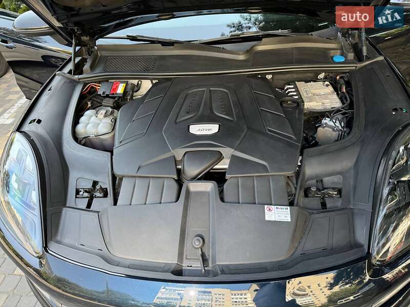 Внедорожник / Кроссовер Porsche Cayenne 2018 в Киеве