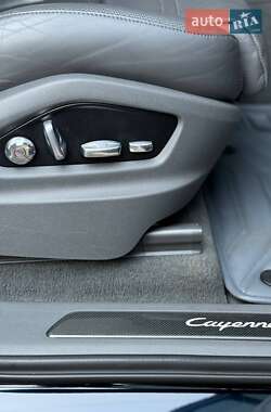 Внедорожник / Кроссовер Porsche Cayenne 2018 в 