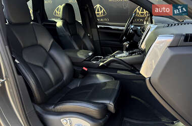 Позашляховик / Кросовер Porsche Cayenne 2015 в 