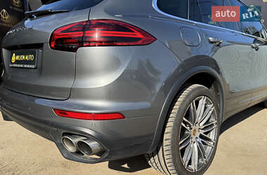 Позашляховик / Кросовер Porsche Cayenne 2015 в 