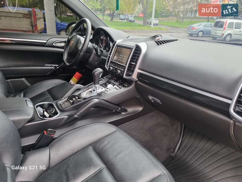 Внедорожник / Кроссовер Porsche Cayenne 2013 в Ровно