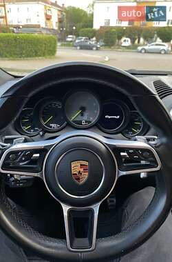 Внедорожник / Кроссовер Porsche Cayenne 2016 в 