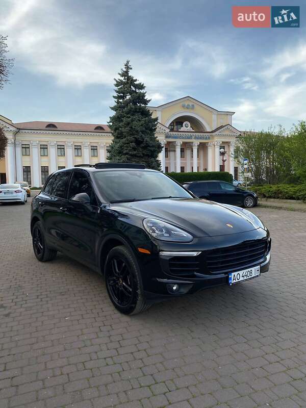 Внедорожник / Кроссовер Porsche Cayenne 2016 в Ужгороде