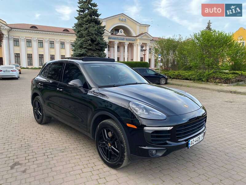 Внедорожник / Кроссовер Porsche Cayenne 2016 в Ужгороде