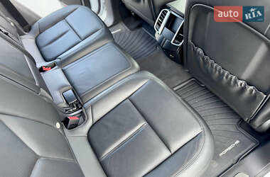 Позашляховик / Кросовер Porsche Cayenne 2012 в 