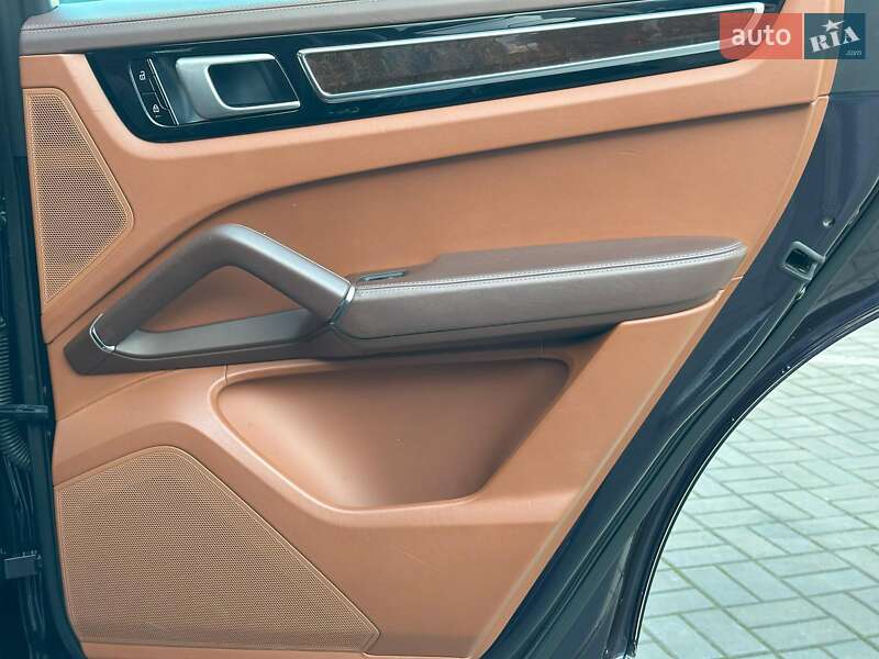 Внедорожник / Кроссовер Porsche Cayenne 2018 в Одессе
