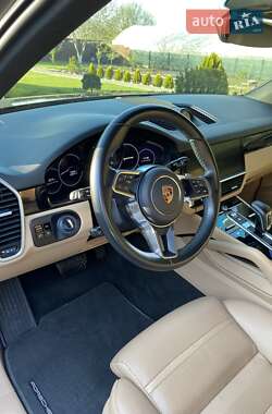 Внедорожник / Кроссовер Porsche Cayenne 2019 в 