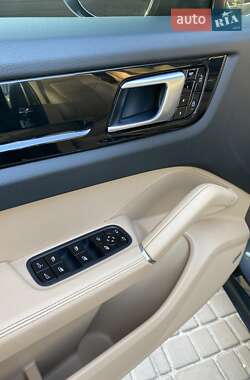Внедорожник / Кроссовер Porsche Cayenne 2019 в 