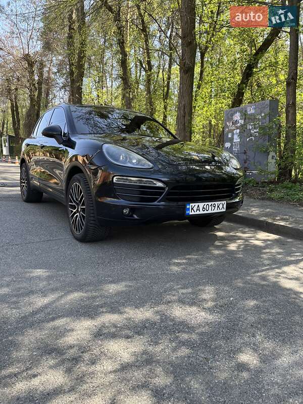 Внедорожник / Кроссовер Porsche Cayenne 2012 в Киеве