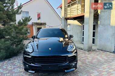 Позашляховик / Кросовер Porsche Cayenne 2015 в Миколаєві