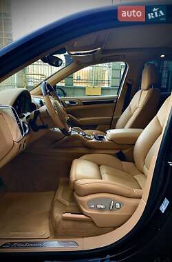 Внедорожник / Кроссовер Porsche Cayenne 2014 в 