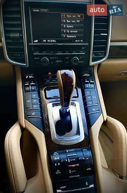 Внедорожник / Кроссовер Porsche Cayenne 2014 в 