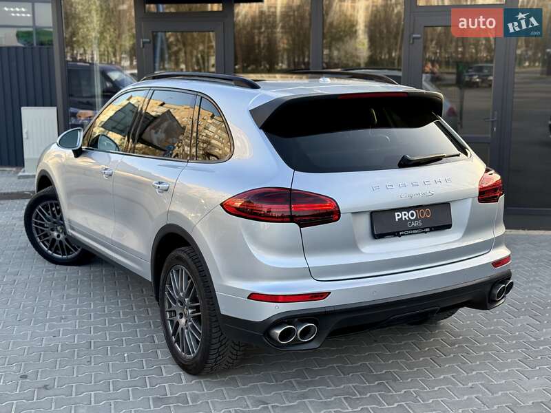 Внедорожник / Кроссовер Porsche Cayenne 2017 в Киеве